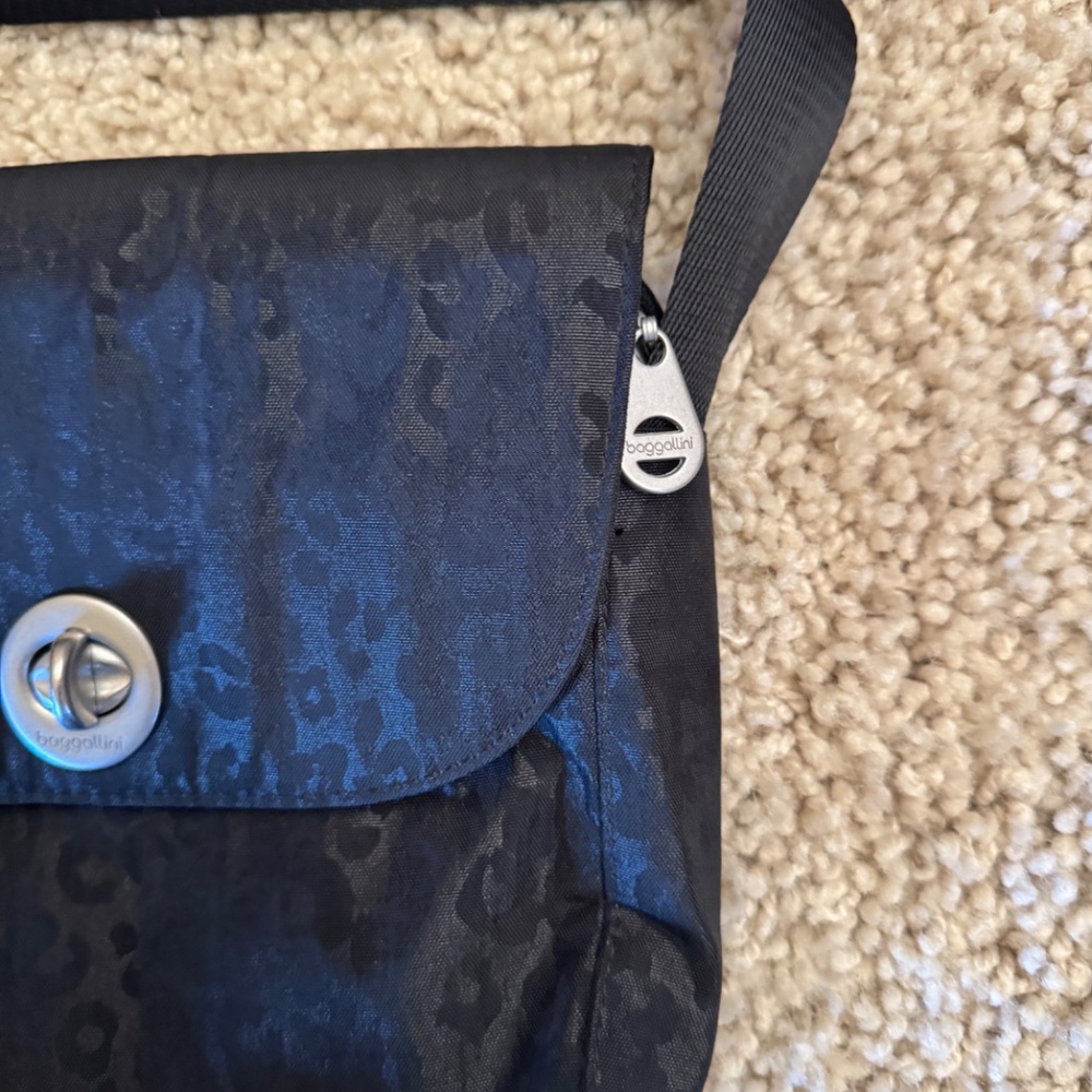 Baggallini "Beijing" Black Cheetah Print Crossbody - Picture 4 of 9